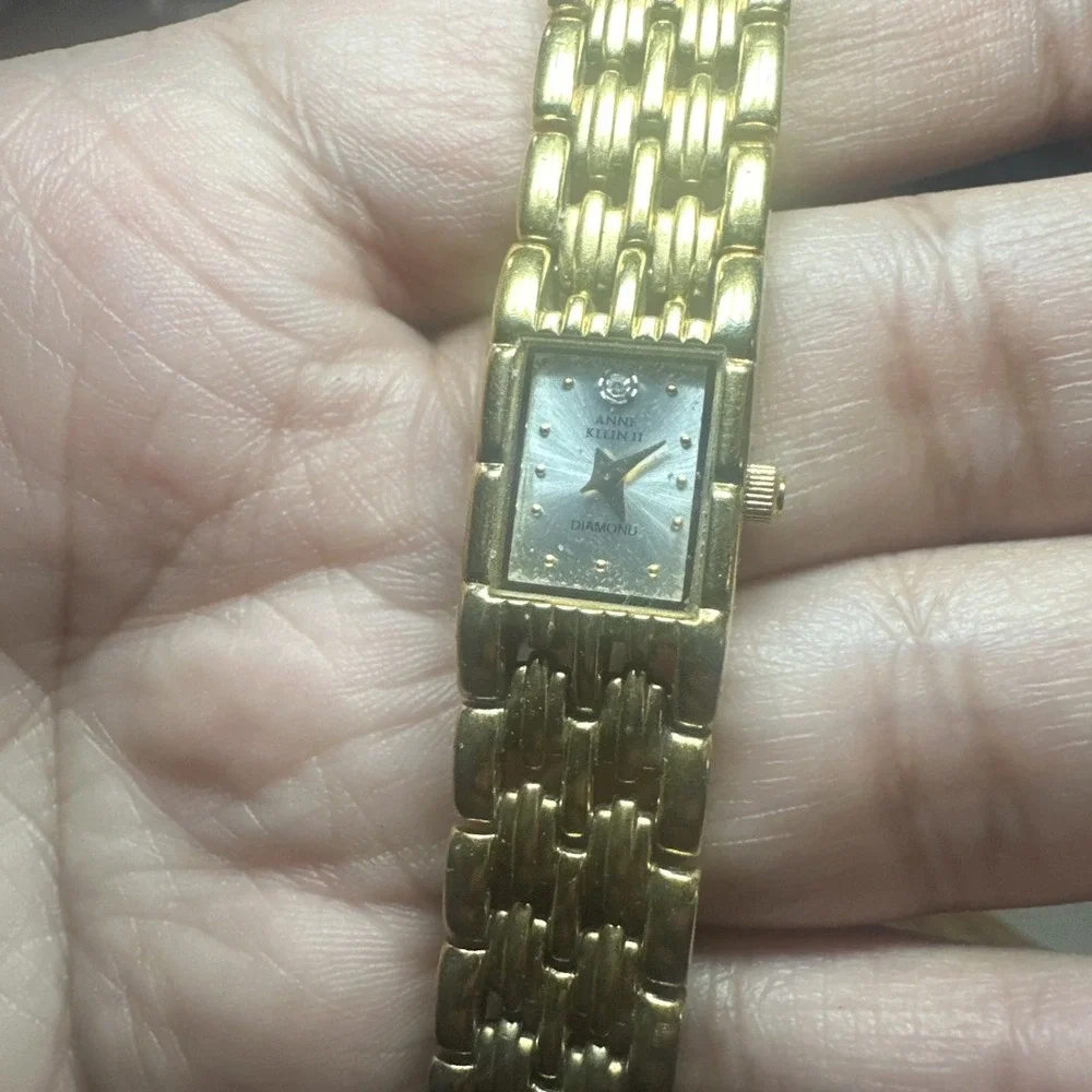 Working VTG Anne Klein Ladies Watch Fit 7in Gold Tone Quartz new battery 14mm